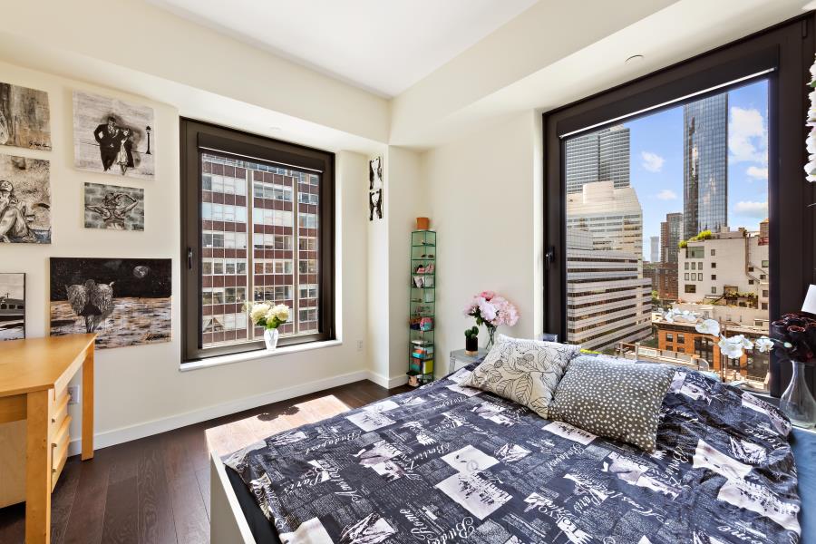 https://www.bhsusa.com/manhattan/downtown/37-warren-street-pha/condo/22570660